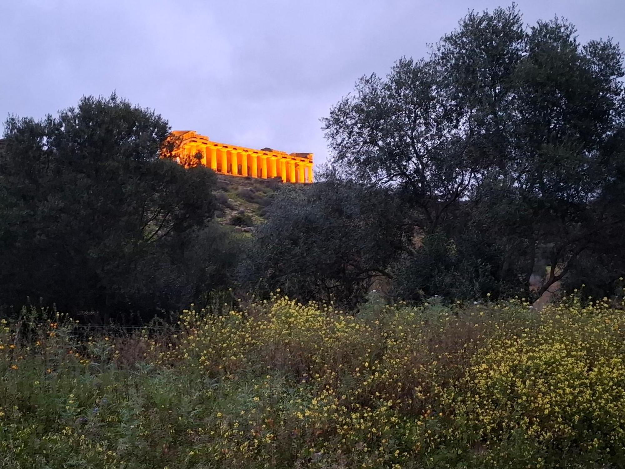 B&B Le Lumie "Il Cortiletto Del Centro" Agrigento Exterior foto